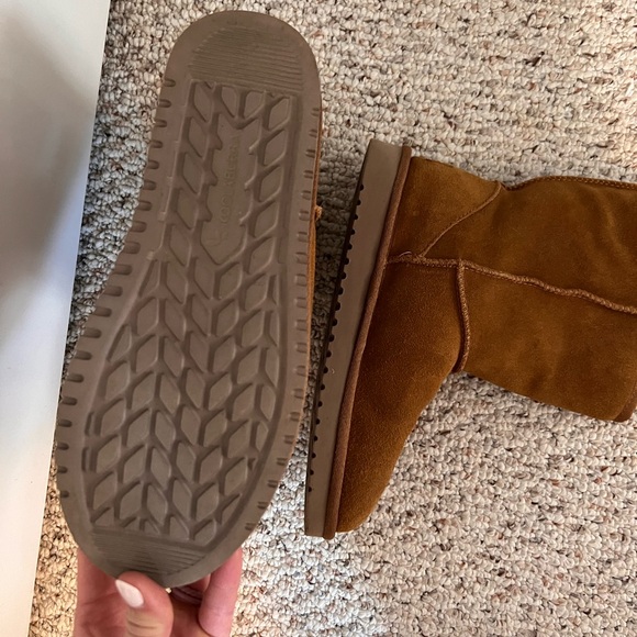 Women’s Short Koolabura by Ugg - Picture 4 of 5